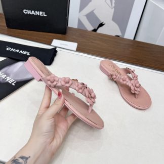 Chanel Spring/Summer Pink Delicate Shoes and Custom Flower Flip Flops Heel Height 1.5cm