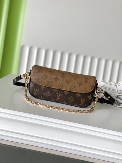 Louis Vuitton M26587CHAIN ​​IVY Chain Crossbody Bag
