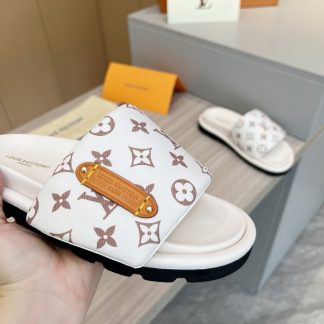Louis Vuitton's latest fashion casual half slippers