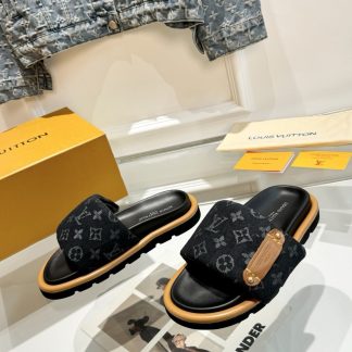 Louis Vuitton's latest fashion casual half slippers