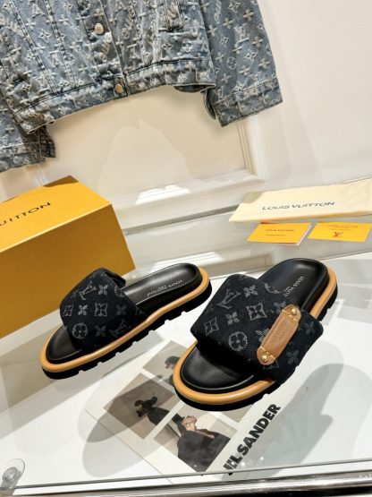 Louis Vuitton's latest fashion casual half slippers