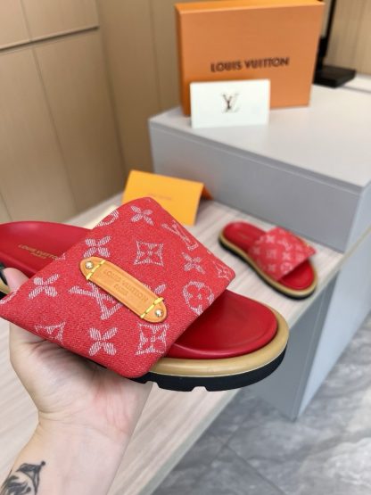 Louis Vuitton's latest fashion casual half slippers