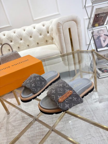 Louis Vuitton's latest fashion casual half slippers