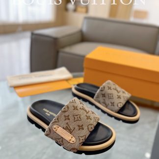 Louis Vuitton's latest fashion casual half slippers