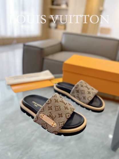 Louis Vuitton's latest fashion casual half slippers