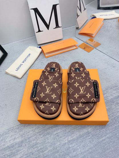 Louis Vuitton Early Spring Couple's Closed-Toe Slippers