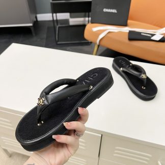 Chanel summer hit cute macaron black flip flops Sole thickness: 2cm