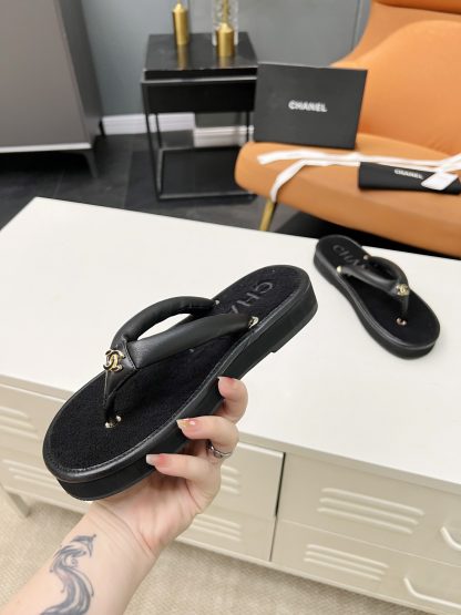 Chanel summer hit cute macaron black flip flops Sole thickness: 2cm