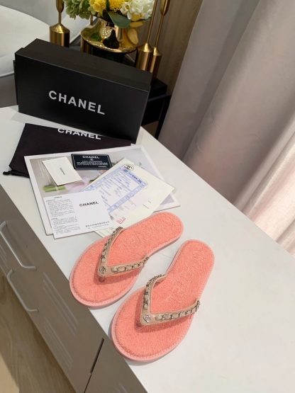 Chanel Spring New Pink Chain Flip-Flops