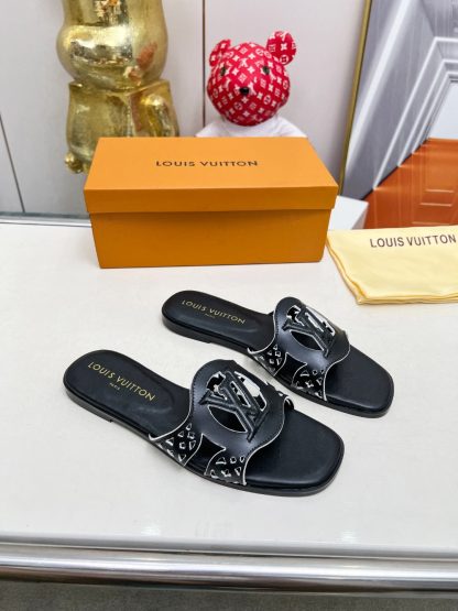 Louis Vuitton's new hollow slippers