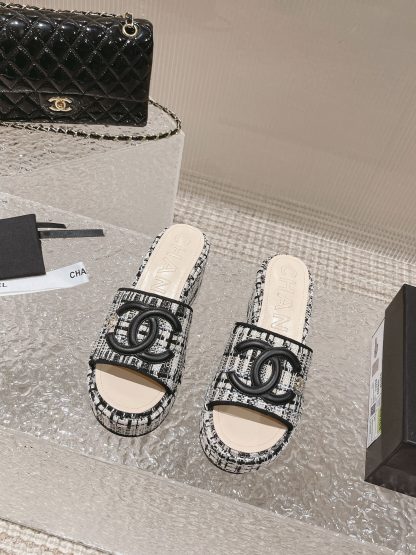 Chanel summer classic black and white double C design stylish and comfortable slippers front 3cm back 7cm