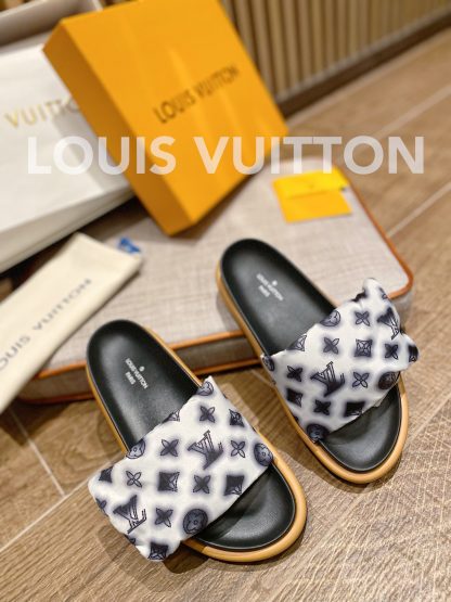 Louis Vuitton's latest hot-selling Velcro series couple's thick-soled slippers