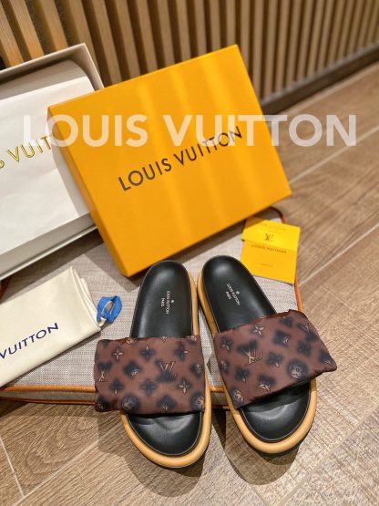 Louis Vuitton's latest hot-selling Velcro series couple's thick-soled slippers