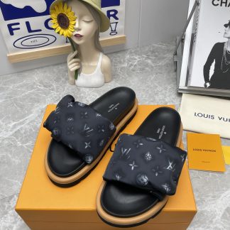 Louis Vuitton's latest hot-selling Velcro series couple's thick-soled slippers
