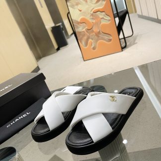 Chanel Spring and Summer Classic White Versatile Slippers