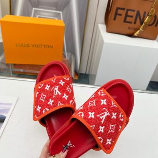 Louis Vuitton couple's early autumn new embossed logo hot-selling slippers