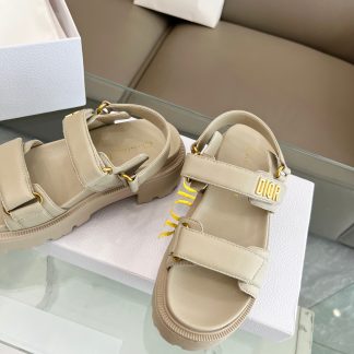 Dior's popular thick-soled mid-heeled sandals