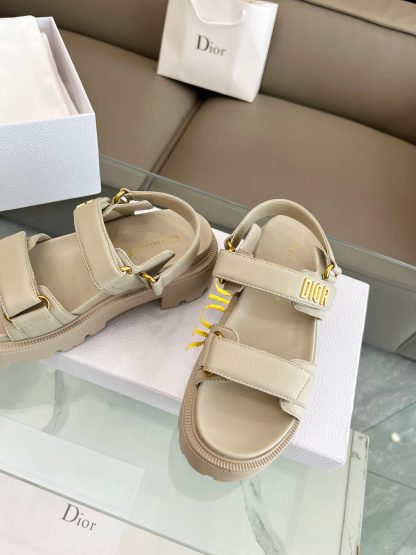 Dior's popular thick-soled mid-heeled sandals