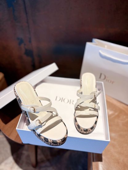 Dior simple and versatile wedge sandals