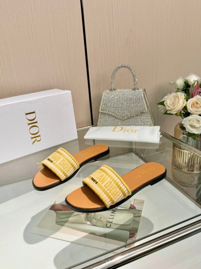Dior exquisite fashionable flat slippers