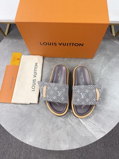 Louis Vuitton embossed logo slippers Pool Pillow Comfort flat slides