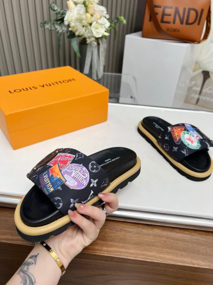 Louis Vuitton embossed logo slippers Pool Pillow Comfort flat slides