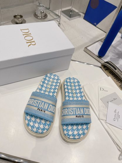 Dior new thick-soled embroidered sandals