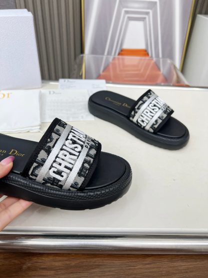 Dior versatile casual thick-soled slippers