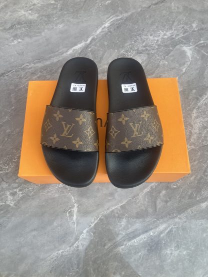 Louis Vuitton classic couple slippers