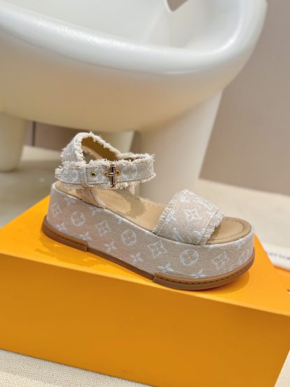 Louis Vuitton's latest stylish casual platform sandals - Image 2