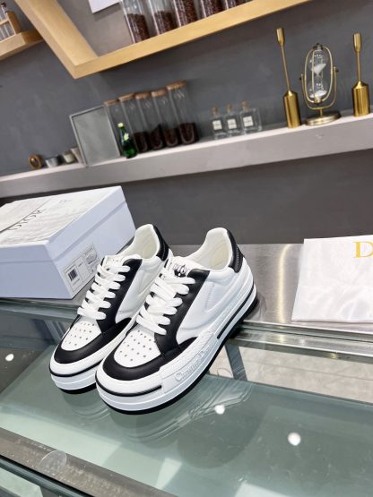 Dior's new stylish white shoes - Image 2