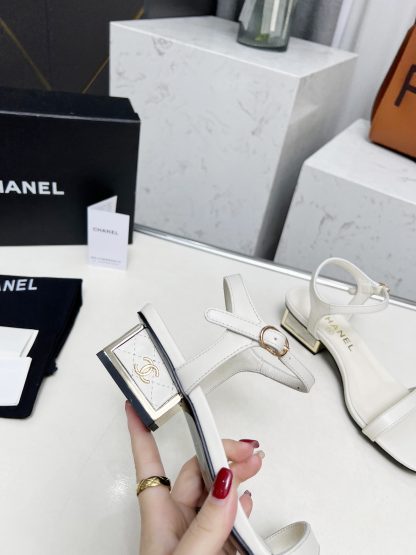 Chanel white one-strap gold-plated heel sandals Heel height: 3.5cm