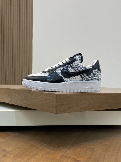 Louis Vuitton co-branded casual sneakers - Image 2