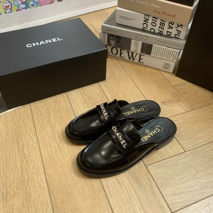 Chanel Spring and Summer New Black High-grade Diamond Buckle Letter Leather Butter Lazy Half Slipper Sandals - Image 2