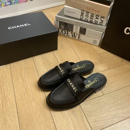 Chanel spring and summer new black high-end diamond buckle letter cowhide butter lazy half-slip sandals - Image 2