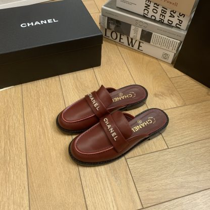 Chanel Spring and Summer New Red High-grade Diamond Buckle Letter Leather Butter Lazy Half Slipper Sandals - Image 2
