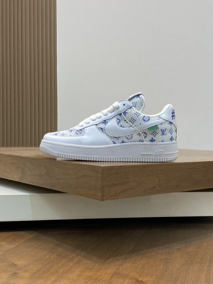 Louis Vuitton co-branded casual sneakers - Image 2