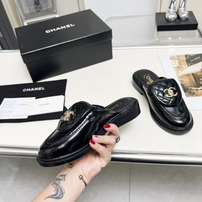 Chanel autumn and winter new goddess elegant temperament black patent leather half slippers - Image 2