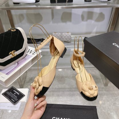 Chanel's new Camellia series apricot sandals for early spring, heel height 2.5cm - Image 2