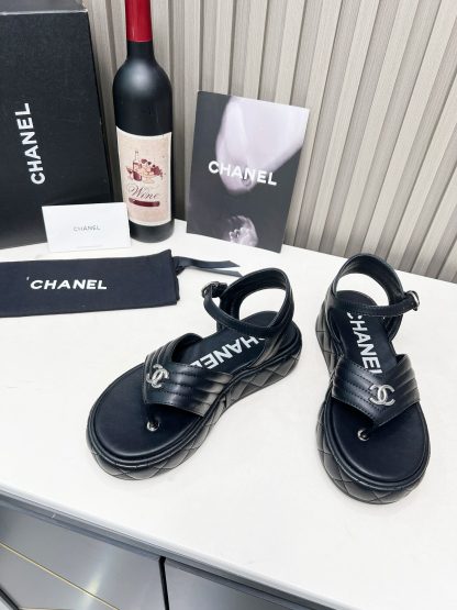 Chanel's early autumn hit versatile soft and comfortable black sandals - Image 2