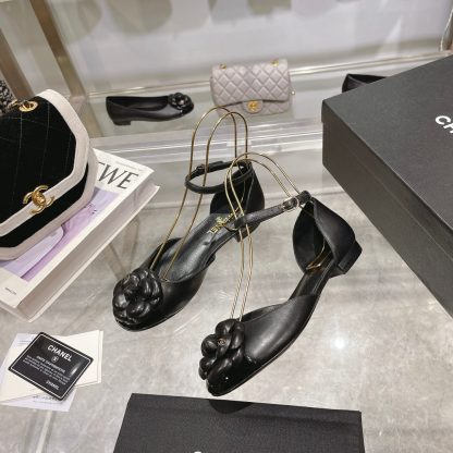 Chanel early spring new camellia series black sandals heel height 2.5cm - Image 2
