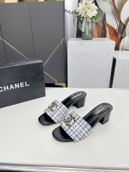 Chanel 2025 new black and white checkered fabric sheepskin thick-heeled sandals - Image 2