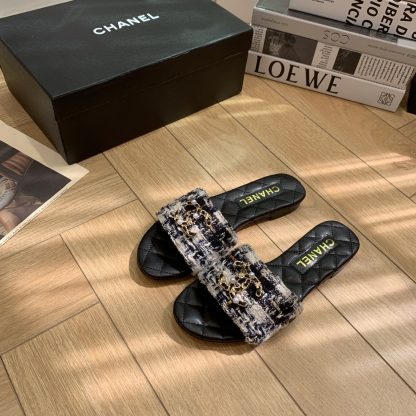 Chanel spring and summer new black and white goddess elegant and durable flat sandals - Image 2