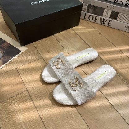 Chanel spring and summer new white goddess elegant and durable flat sandals - Image 2