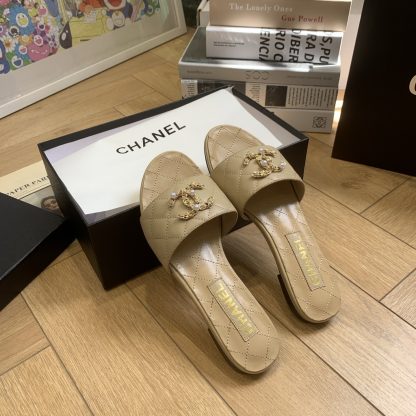 Chanel's new spring and summer apricot-colored flat sandals with a ladylike temperament - Image 2