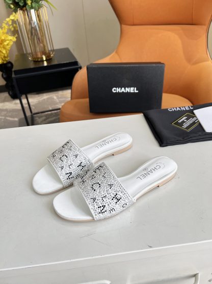 Chanel's most beautiful early spring super shiny beautiful water brick milky white sandals