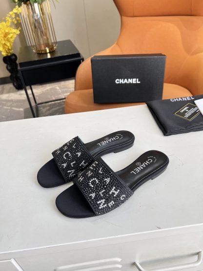 Chanel's most beautiful early spring super shiny beautiful water brick black sandals