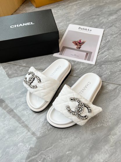 Chanel couple's high-end fashionable white sandals - Image 2