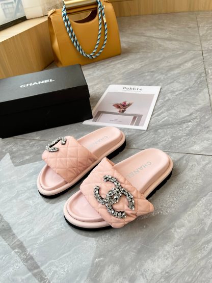 Chanel couple's high-end fashionable pink sandals - Image 2