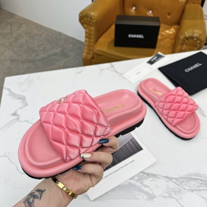 Chanel spring and summer embroidered diamond-shaped platform pink sandals - Image 2